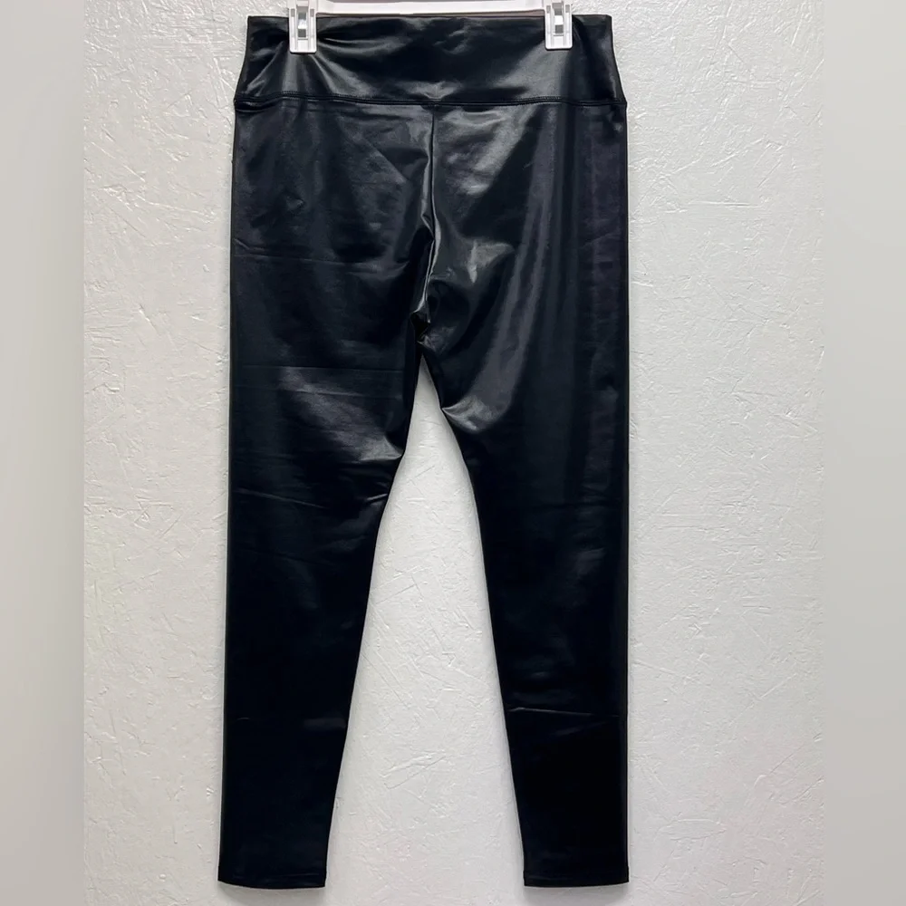 WOMEN'S High-Waisted Liquid Leggings - Wild Fable - Black